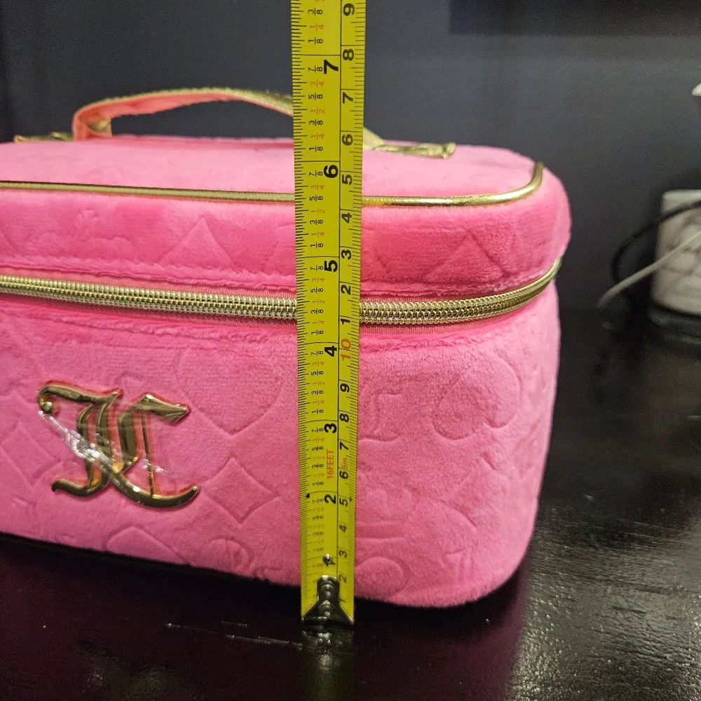 Juicy Couture Pink/Gold Logo Velour Makeup Bag Includes 1 Toiletry Bott…
